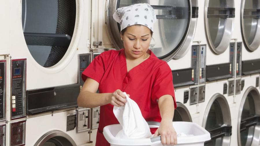 What Is the Job Description of a Laundry Attendant?